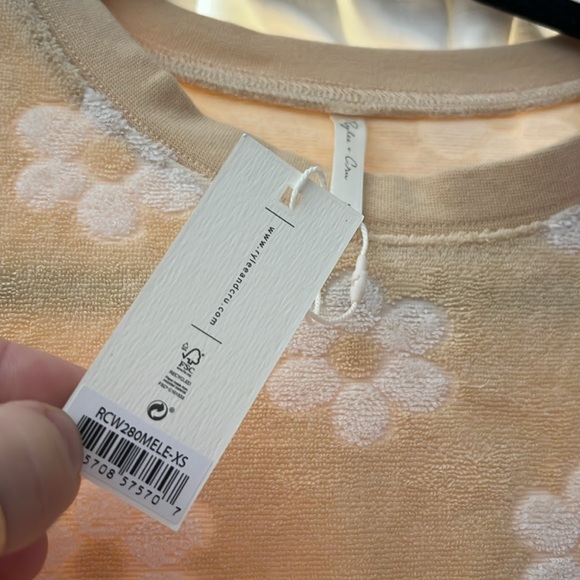 Rylee + Cru – Boxy Pullover Floral Daisy Sweater - Picture 4 of 7